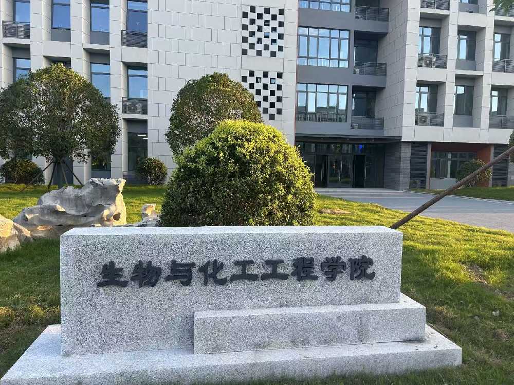 江南区扬州职业大学体育场高杆灯项目
